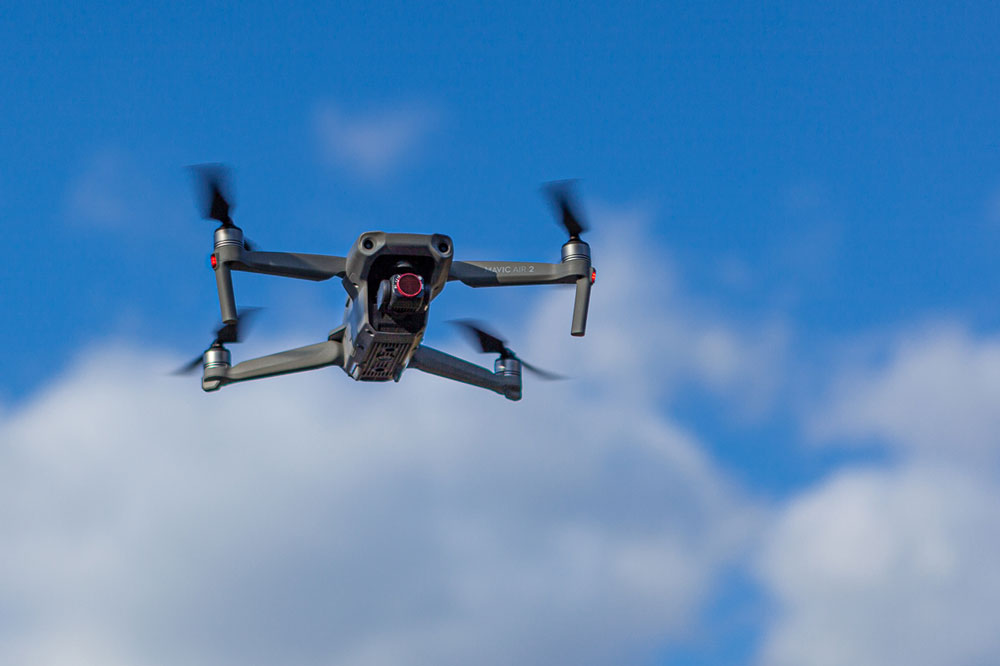 Drohne im Flug mit ND-Filter